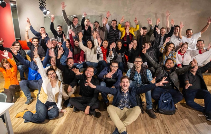 A full training cohort in a group photo